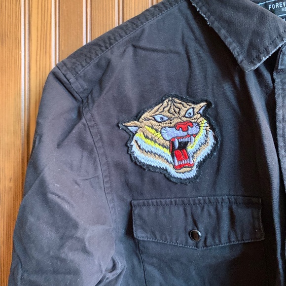 FOREVER 21 BLACK TIGER CROP TOP JACKET SIZE M - Picture 5 of 5